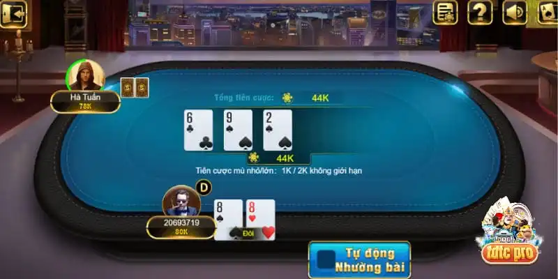 Bàn cược poker khá đơn giản và dễ dàng khi thao tác